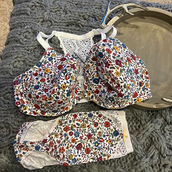Cacique Other - Floral bra and panty set